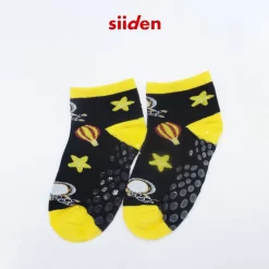 Tất bé trai/bé gái dễ thương màu đen, vớ trẻ em cotton mềm mịn, hình phi hành gia, có đệm cao su chống trượt – E3CB101